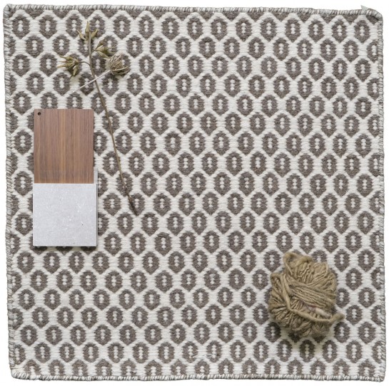 Snowdrop Ivory Brown Sample 1x1